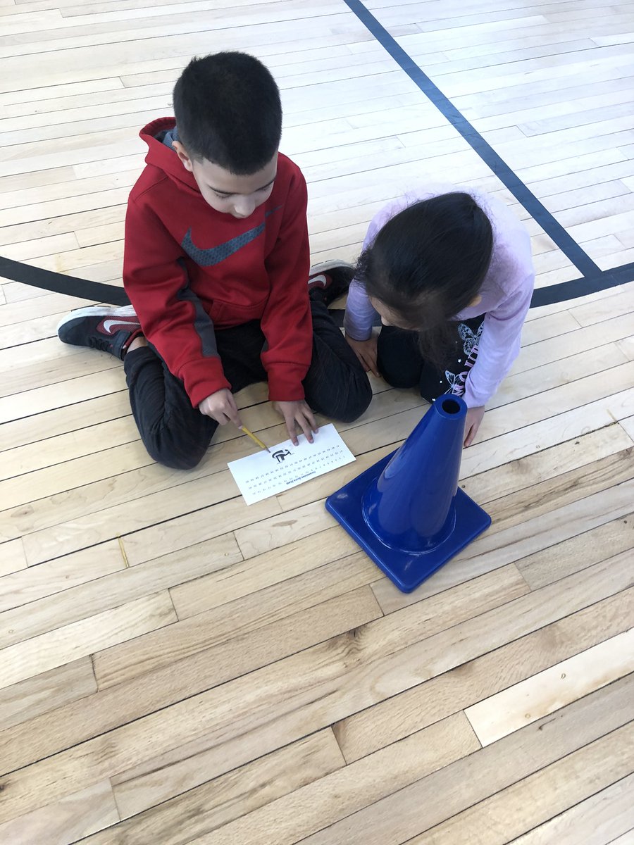 jfk_pe's tweet photo. This week we threw horseshoes and work together to count our team scores! #MathInPhysicalEducation 

@CoachHershman @Coach_Ohberg @brewsterschools @BCSD_Athletics @BCSD_Principal https://t.co/0OifQ5UjkP
