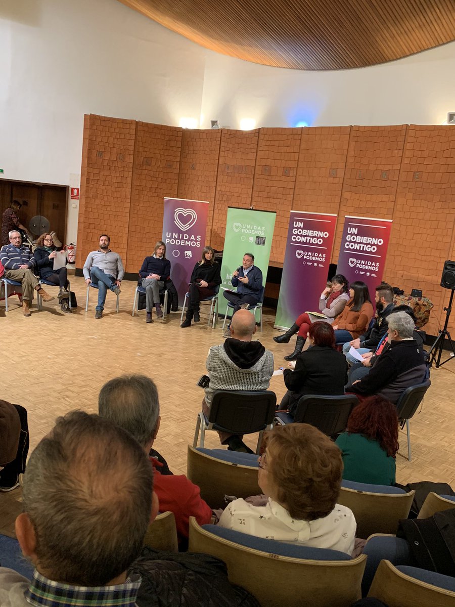 ipastrian89's tweet photo. Hoy tenemos en #LeónEsp a @ensanro, Secretario General de @elpce, explicando la necesidad del empuje de los movimientos sociales y de la clase trabajadora si realmente queremos transformar nuestra realidad. 
@PCELeon https://t.co/QdaTgiE9H6