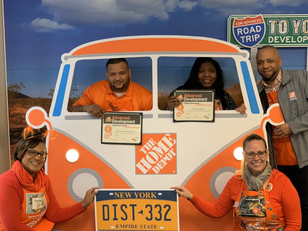 🚦Beep beep! Anthony and Tiffany are taking a ride on the D3️⃣3️⃣2️⃣ development bus 🚌 ‼️ Congratulations on your graduation from ASM AD 🎉 🎓 #NYMAces #HDU @SL_leighton @JahnJoyce @oscary_j @John_Wiley1255 @donaldogriffith @bvargas26 @acetiff