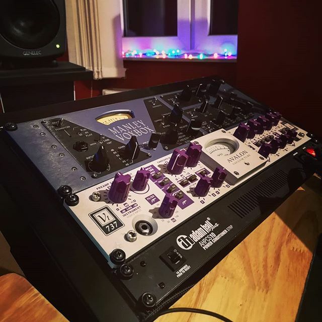 RedboxStudiosde's tweet photo. 2 new additions to the studio: Manley Voxbox and the purple knob Avalon vt737

I'm stoked to see them in action!

#manley #manleyvoxbox #avalon737 #avalonvt737sp #preamp #recording #mixing #mastering #postproduction #sound #soundediting #sounddesign #aud… https://t.co/IFvJP42AII https://t.co/dwjZd7ssvi