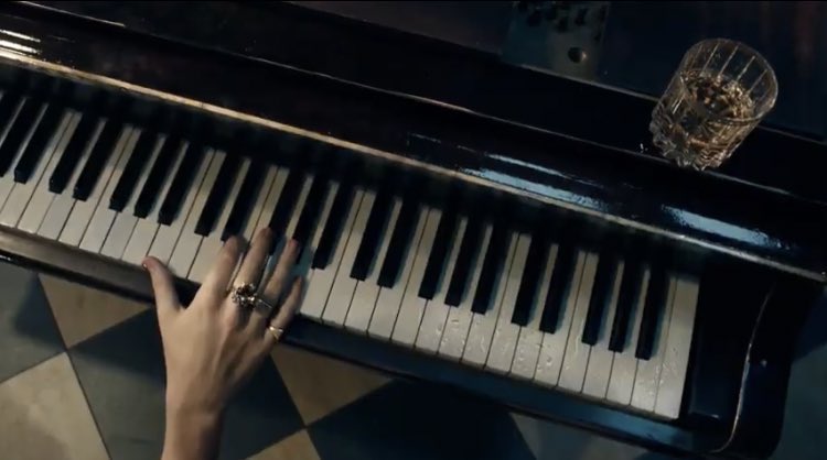 harry's hands (@hesnhands) on Twitter photo 