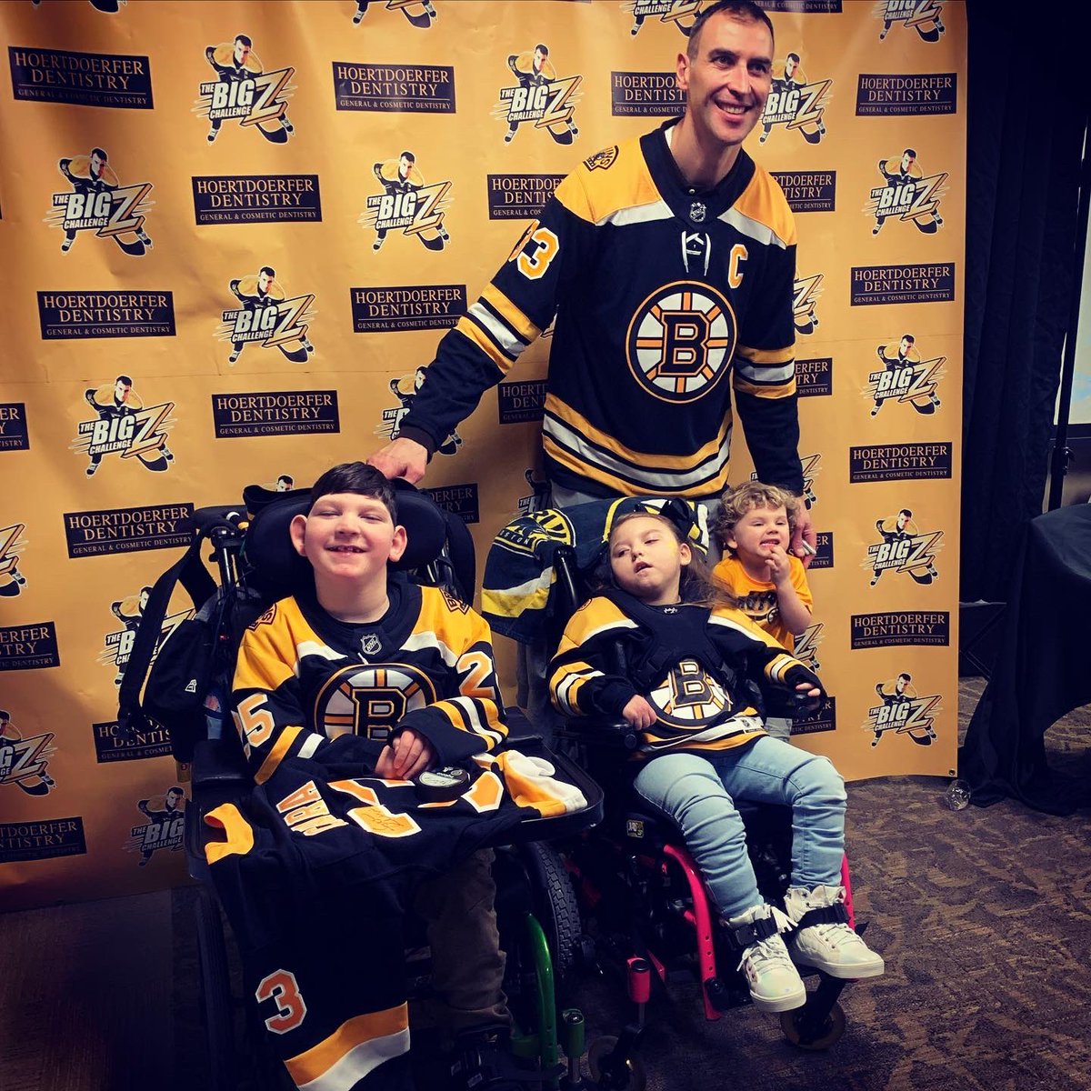 NEBombers's tweet photo. Two of our athletes attended the #bigzchallenge and met Bruins Legend @zeechara33 - @bruinsdentist and their crew were so welcoming and accommodating with Silas and Serafina, Z was so good with them, he treated them like all of the other Jr. Hockey players at the event! #HIFE https://t.co/agm3DsTQhH