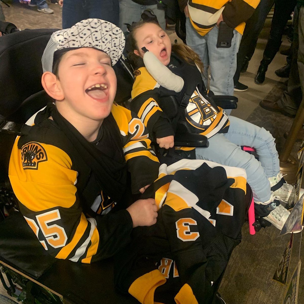 NEBombers's tweet photo. Two of our athletes attended the #bigzchallenge and met Bruins Legend @zeechara33 - @bruinsdentist and their crew were so welcoming and accommodating with Silas and Serafina, Z was so good with them, he treated them like all of the other Jr. Hockey players at the event! #HIFE https://t.co/agm3DsTQhH