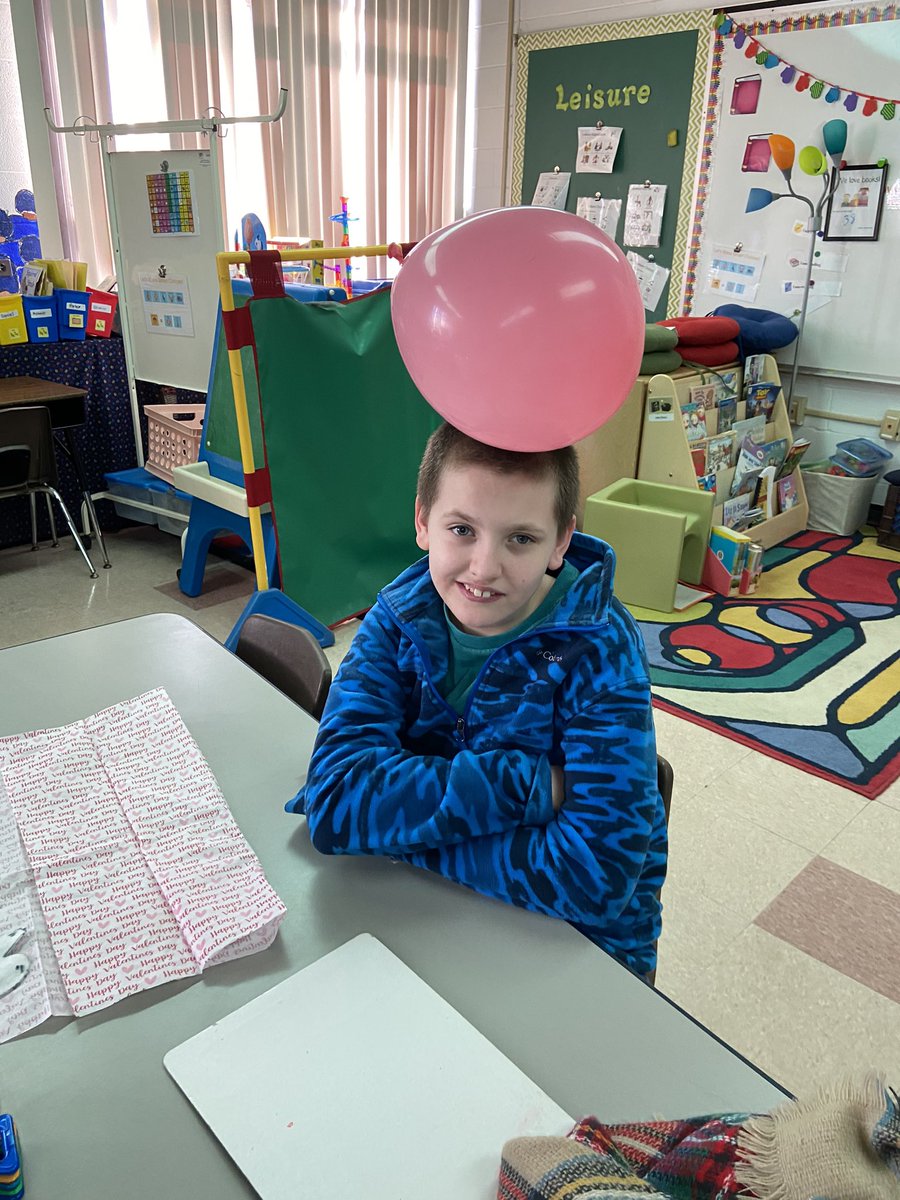 MrsPisello's tweet photo. We had a great time learning about static electricity and seeing it in action! #pennoyerpride https://t.co/8tmaR14KPB