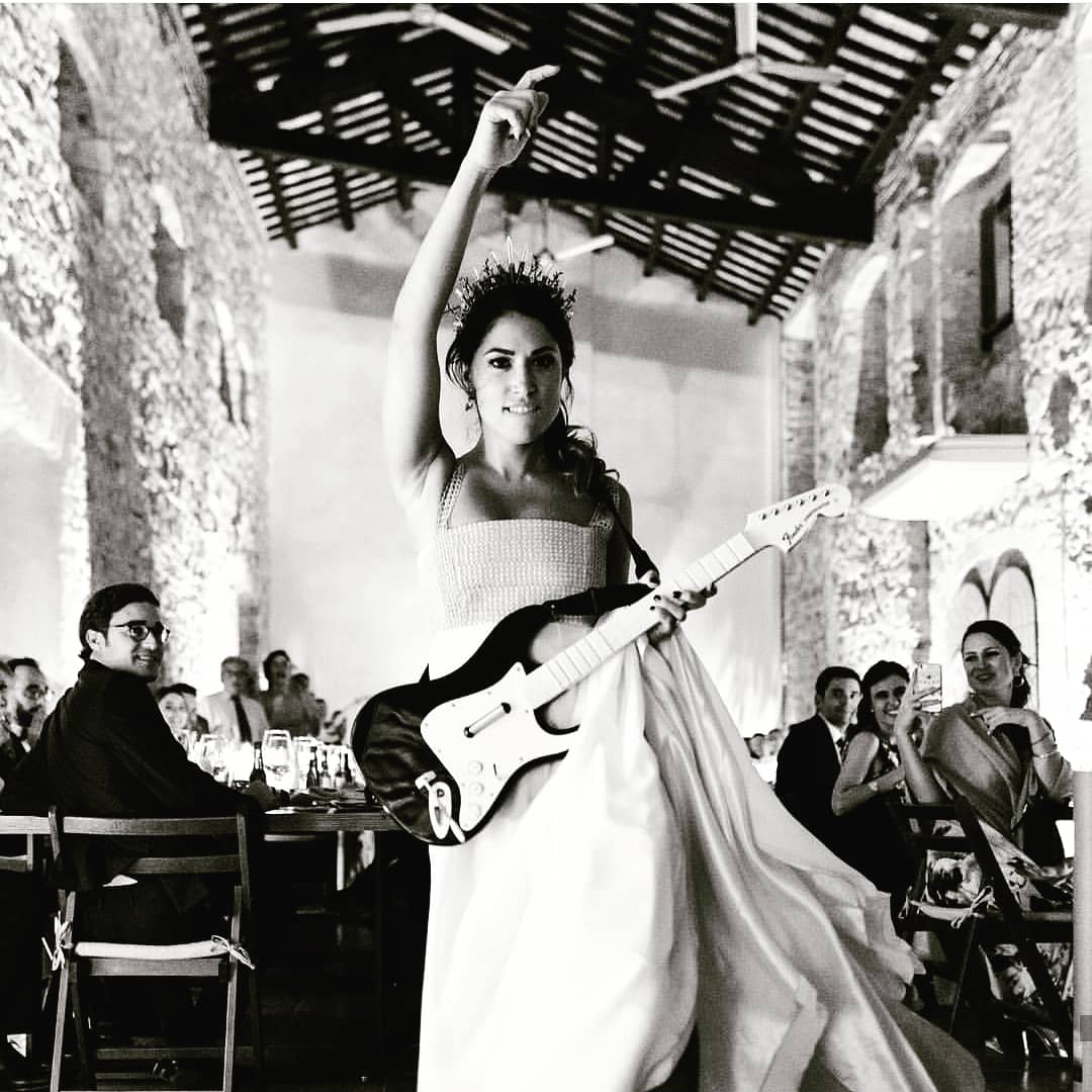 invitada_la's tweet photo. ⚡Enamórate de quien entienda tu locura ⚡
¡Let's break the rules! 😎
✨
Es viernes y el cuerpo te pide: SARAO 🤘🏼
Genialidad by:
@laputasuegra
@peopleproduccio https://t.co/Mhl3R0xP5e