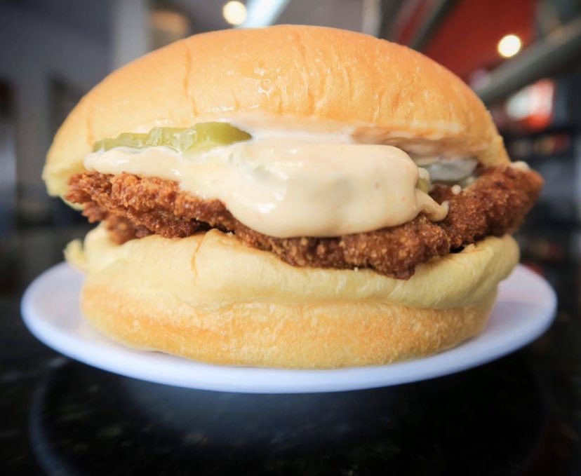Spicy Rock Chicken, por supuesto, con Chipotle Mayo 😋 #rockburgerpanama