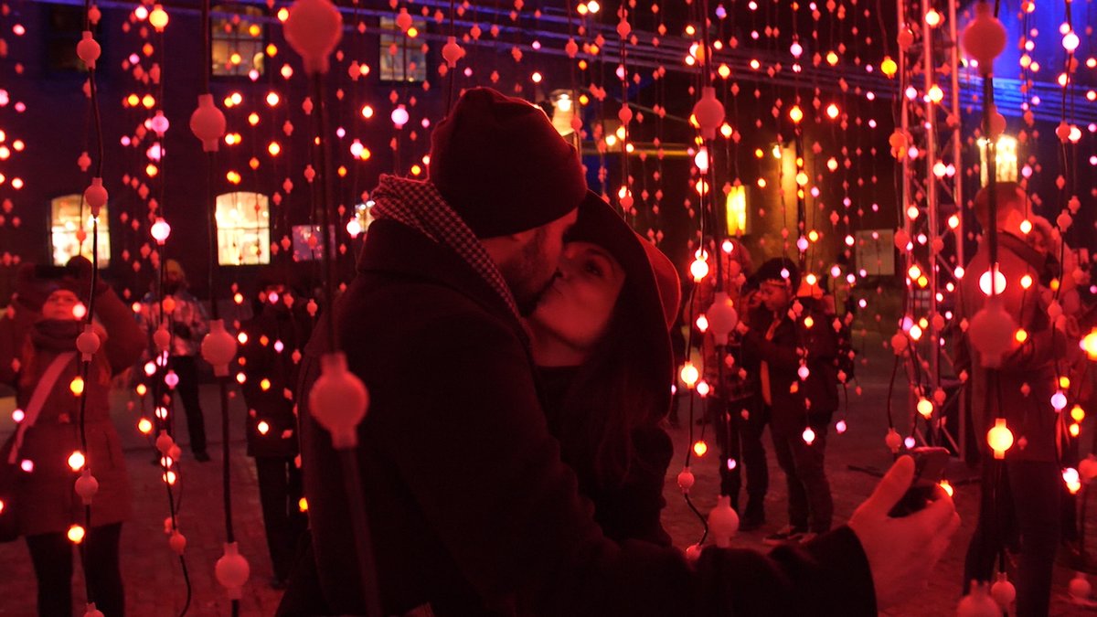 CBCArts's tweet photo. As the dreary winter goes on (and on), one Toronto neighbourhood is awash in light: https://t.co/HJZcH9cvYv #tolightfest https://t.co/C9COzV9RYL