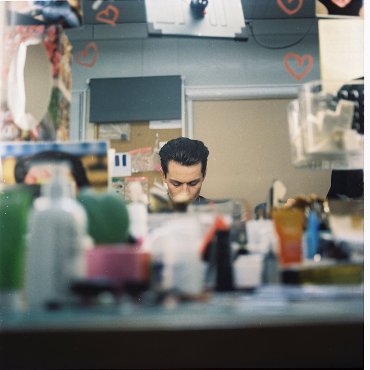 FreddyCarter1's tweet image. Thassawrap! We aren’t allowed to share very much with you yet, so in the meantime please enjoy the top half of my head and some assorted make up products. 

@shadowandbone_ 
@netflix