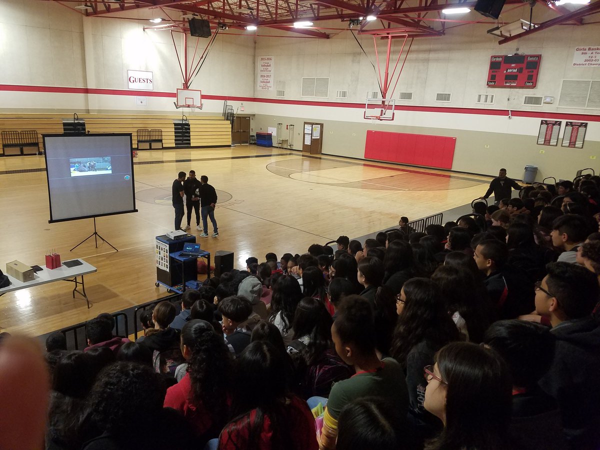 teachonamission's tweet photo. Thank you @AustinBoldFC for speaking and working with our students @DelValleISD @DVISD_DVMS #WritingOurOwnScript #OnAMissionForSuccess https://t.co/aODhwQnLbj