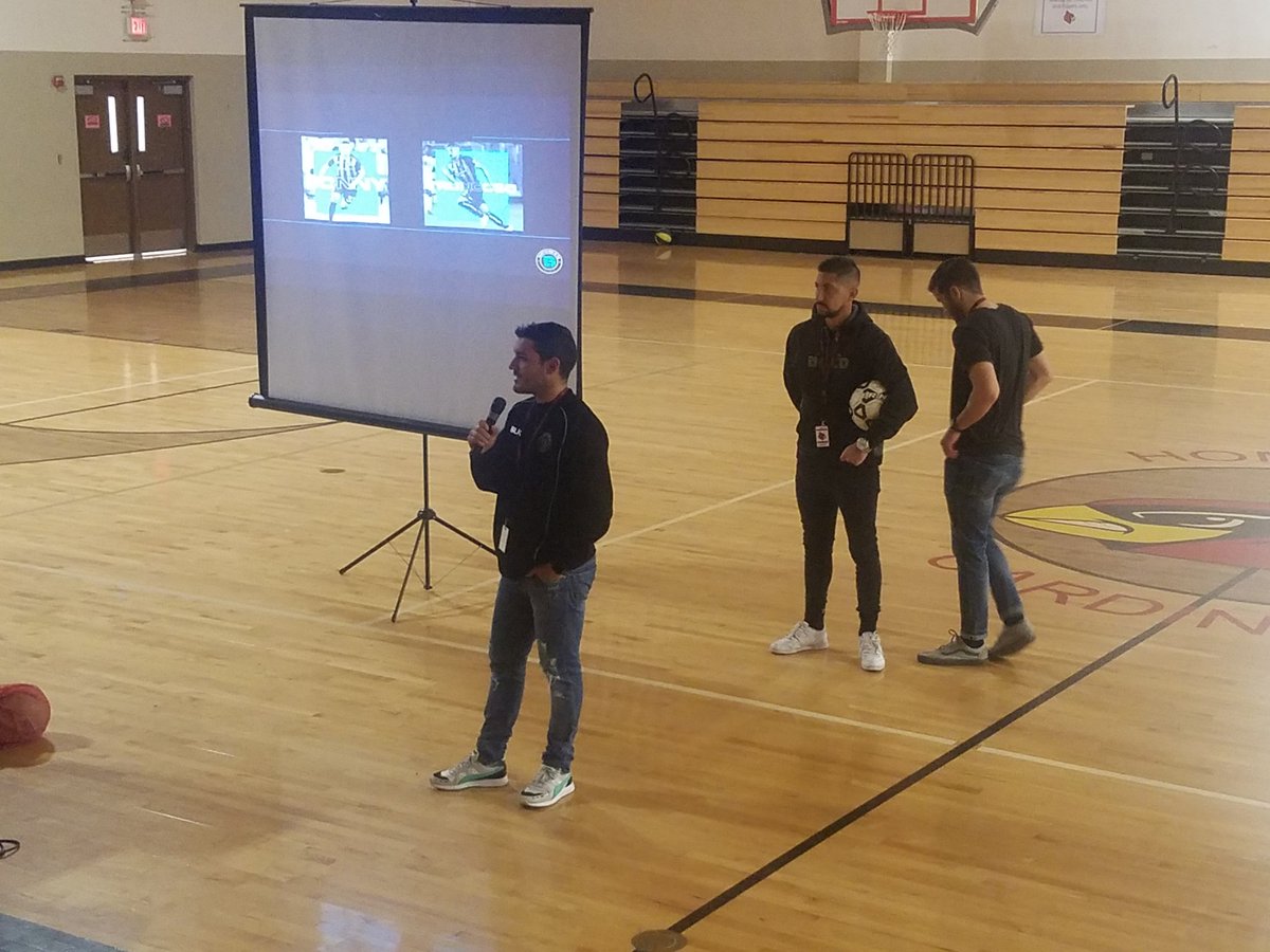 teachonamission's tweet photo. Thank you @AustinBoldFC for speaking and working with our students @DelValleISD @DVISD_DVMS #WritingOurOwnScript #OnAMissionForSuccess https://t.co/aODhwQnLbj