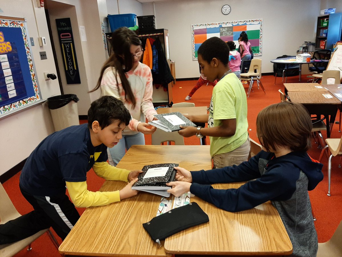 MrsHern78456367's tweet photo. Enjoying a STEM activity! Who knew paper could be so strong? #WhyNotUs  #FWCS @FWCommSchools @adamselemfwcs https://t.co/phc2IdiJ17