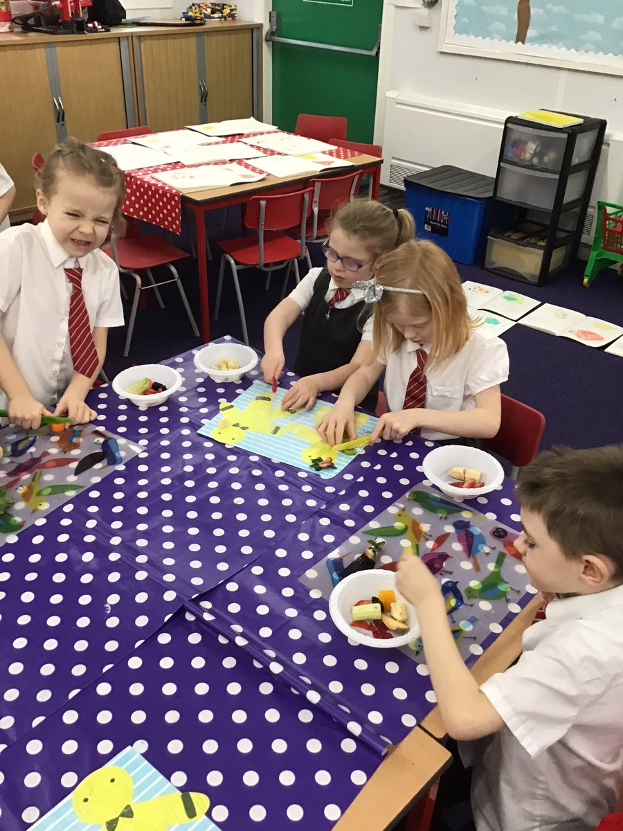 ClassOneMrsL1's tweet photo. The children did an excellent job today making their healthy fruit and vegetable salads. They used equipment safely to prepare their salads; they enjoyed eating them most of all. https://t.co/6V4o19SpKC