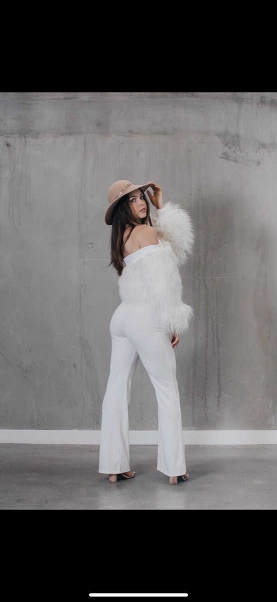 drtiffanybrown's tweet image. Our all white collection 🤍 | fuzzy off-the-shoulder top | button high waisted pants | instagram.com/tiffanybrownde…
#tiffanybrowndesigns #whitecollection #highfashion #bosslady #elegant #entrepreneur #wherepassionandfashionmeet