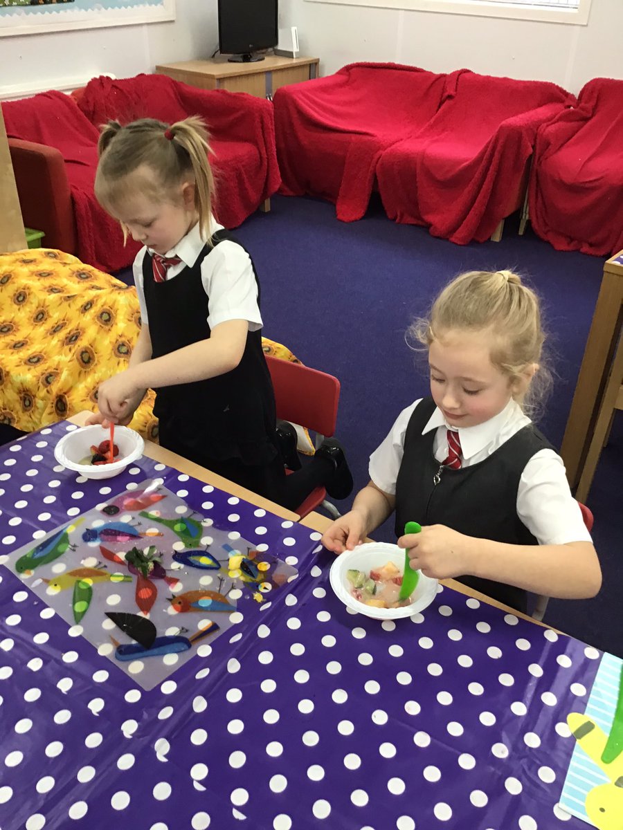 ClassOneMrsL1's tweet photo. The children did an excellent job today making their healthy fruit and vegetable salads. They used equipment safely to prepare their salads; they enjoyed eating them most of all. https://t.co/F8fzAaCxF9
