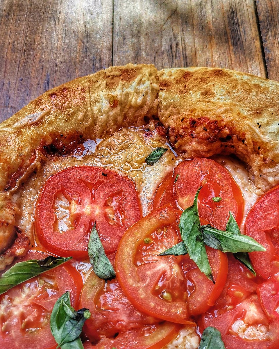 ¿Eres amante de la pizza pero no la comes porque no consumes productos lácteos?
¡Te tenemos una buena noticia!   Ya puedes consentirte en Balboa porque tenemos la opción de pedirla con queso vegano 🌱