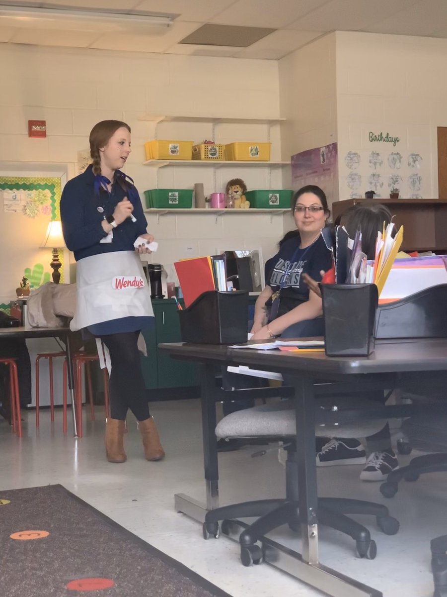 Hayley Robertson tweet media