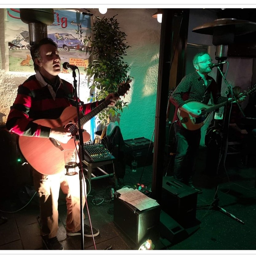 mccormacksbar's tweet photo. Super excited 😛as we have SHINDIG hitting the terrace later tonight 🎶🎵
Some of the very best #livemusic around so pop in &amp; check them out 🧐👀 you won't be disappointed. 
Kicking off@ 10.30
#fridaynightbuzz #weekendvibes #mccormacksbarnaas #naas #fridays #livebands #goodmusic https://t.co/Y6rihVtxoO