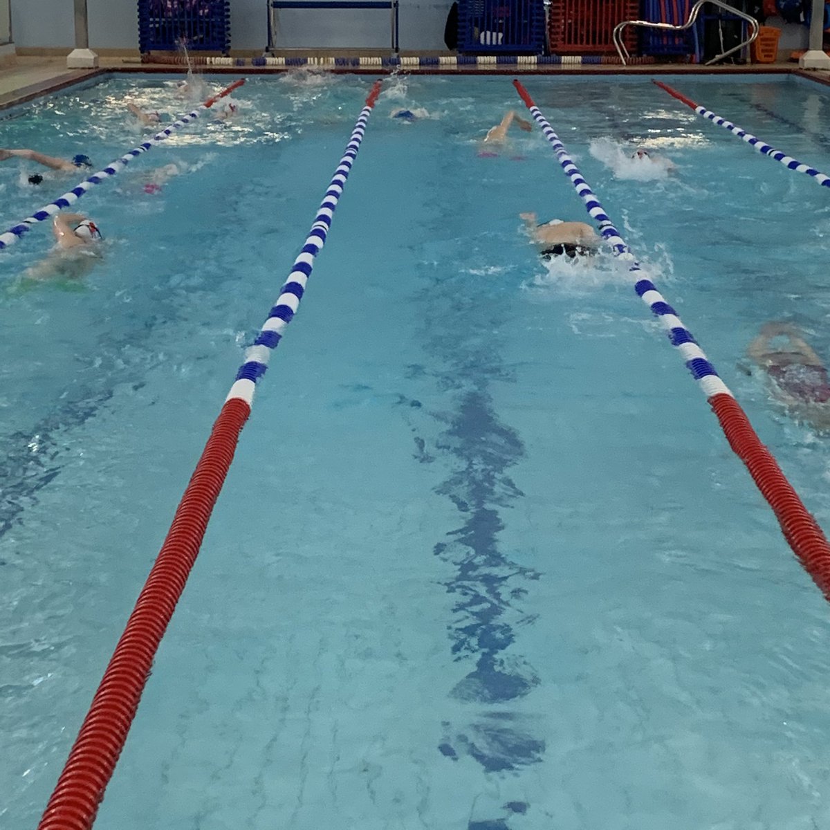 TEAMTSCSWIM's tweet photo. Looking Sharp after our NEW #malmsten #racinglanes #laneropes #upgrade Thanks to @AqualineF for the supply of same & @TempSwimPool for continuing to enhance our training pool. #FunFastFearless https://t.co/MoaYKmO2vN