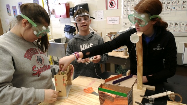 PpmsSapphire's tweet photo. Rube Goldberg building well underway!  #creativity  #gogglemarks #scienceinnovation https://t.co/k4vHEHH9Kv