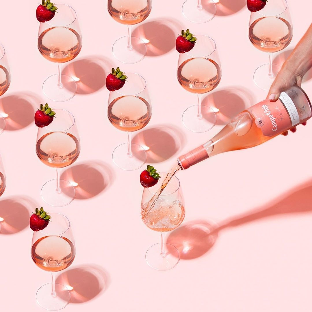 Sunday’s are for keeping rosé season alive 😎 
Who else is a rosé supporter year round?!
⠀⠀⠀⠀⠀⠀⠀⠀⠀
#campoviejo #liveuncorked