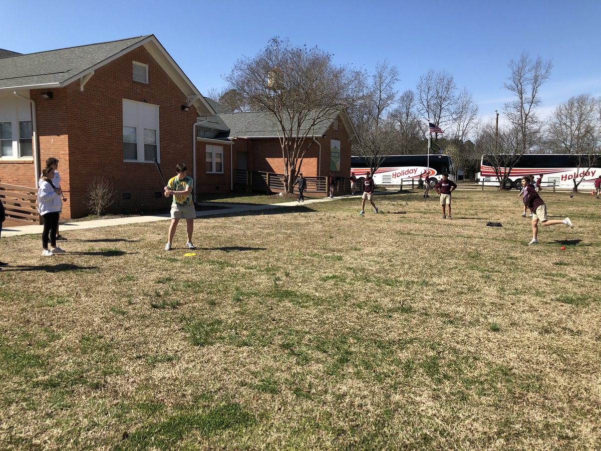 TimYelenic's tweet photo. Had an energetic day with @StmmNC 8th grade learning about the legacy they’ll soon leave behind! #GibbonsShortJourney https://t.co/k2Oo4AMhvP