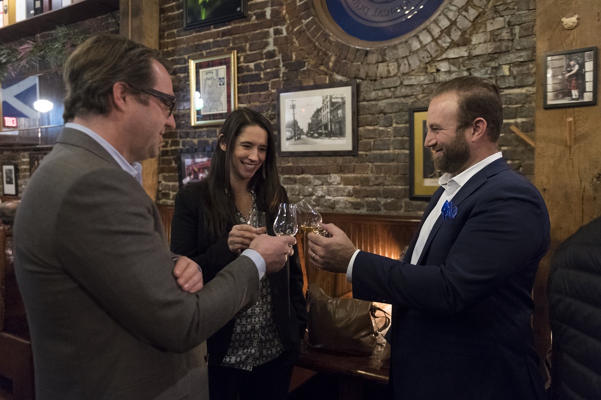 Here’s a toast to the weekend! Who is coming to the Jig and Reel to celebrate? 😛 🥂