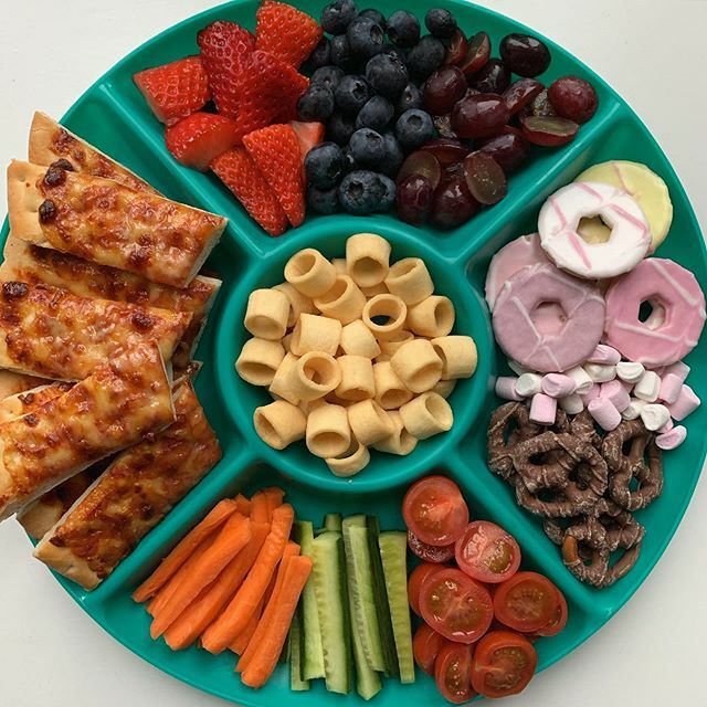 Friday night pizza play date 🍕⁣
⁣
Is there an easier food to serve for a play date? Always a firm favourite over here 🍕and some treats of course 🍫🥨🍬🍭⁣
⁣
Happy weekend! ⁣

#pizzaplaydate #sharingplatter #playdatefood #fingerfood #platter … ift.tt/2TuSzmq