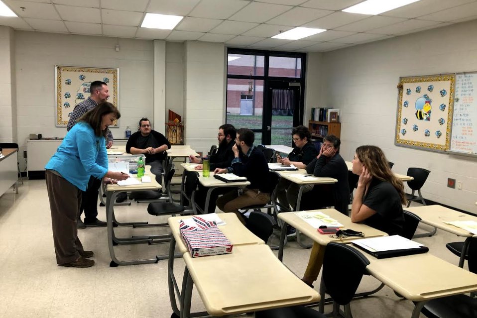 VS_UCDirector's tweet image. #FutureReadyPCSS
#PutnamProud

@UppermanBees school PL lead facilitators train teachers in preparation for the Launch Day celebration at UHS on March 9. Way to go BEES!