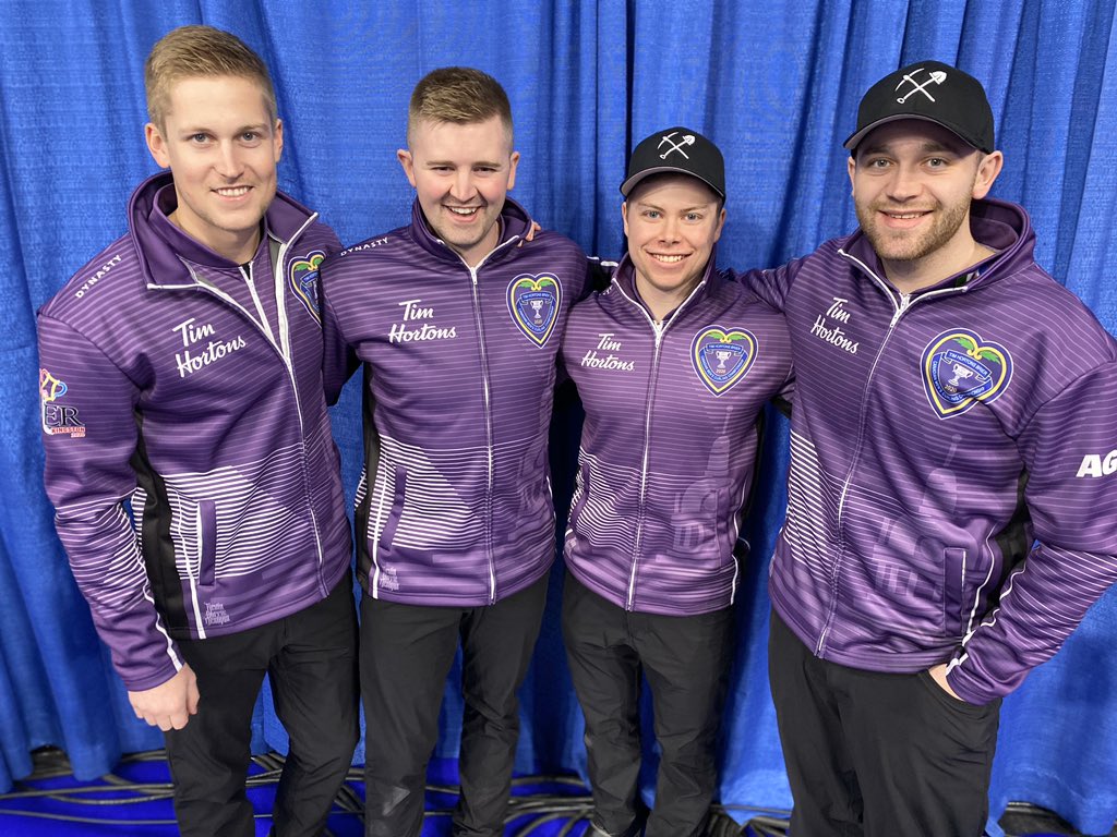 It’s picture and practice day at the <a href="/TimHortons/">Tim Hortons</a> Brier! 📸 🥌 

#Brier2020
