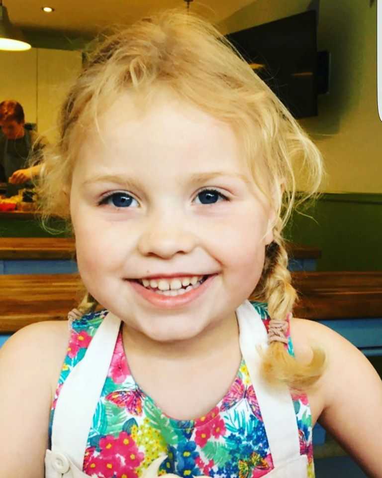 SalinPlus's tweet image. Salin Plus helped my daughter's #CysticFibrosis - find out more about Grace's story on our Facebook page - Salin can also help #Asthma #COPD #Sinusitis bit.ly/GraceSalin