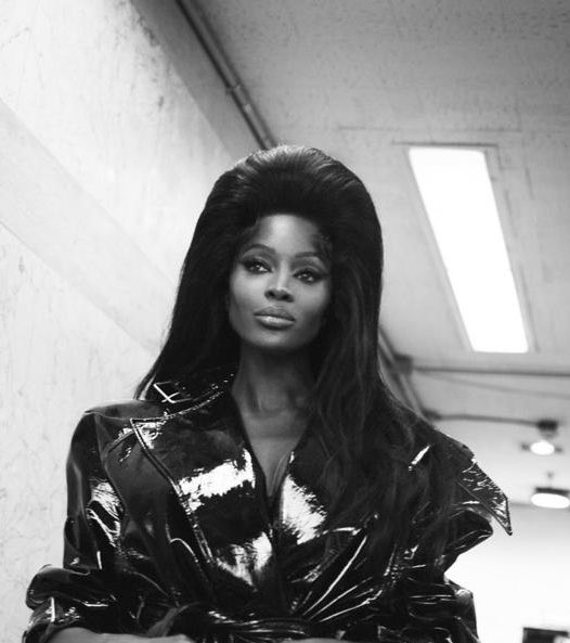 NaomiCampbell's tweet photo. Visit https://t.co/hDKZrtuPv7 to see my full cover story with @cher and @KimKardashian for @CRFASHIONBOOK Issue 16 🤍 #CR16
Photography: #mertalas and #macpiggott
Fashion: #carineroitfeld
Hair: #shayashual
Makeup: #rokaelbeauty
Nails: #nailsbydiem https://t.co/SDrNyJhtW2
