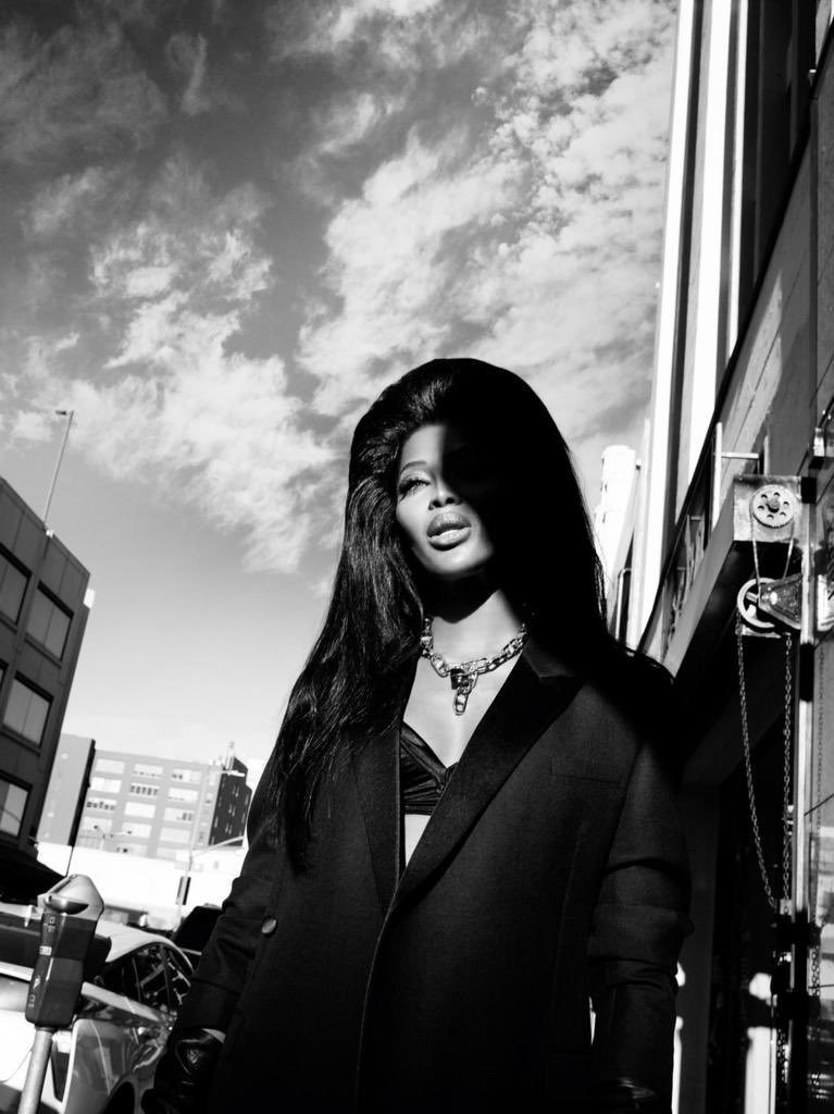 NaomiCampbell's tweet photo. Visit https://t.co/hDKZrtuPv7 to see my full cover story with @cher and @KimKardashian for @CRFASHIONBOOK Issue 16 🤍 #CR16
Photography: #mertalas and #macpiggott
Fashion: #carineroitfeld
Hair: #shayashual
Makeup: #rokaelbeauty
Nails: #nailsbydiem https://t.co/SDrNyJhtW2