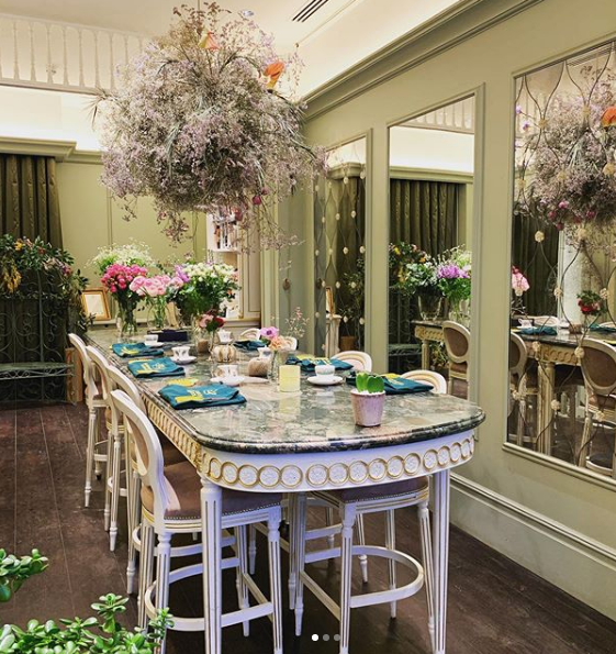 New beginnings at The Flower Bar &amp; School! 

Check out their new website for classes, corporate events, installations and special occasion bouquets 💐

💻 soo.nr/DPfj

#floral #spring #bouquet #flower #florist #roses #flowersofinstagram