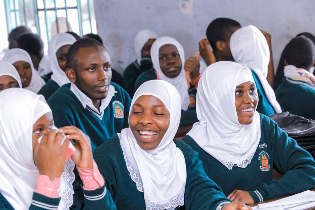 MarkKayizi's tweet photo. As the #PEA20 of @reachahand talked #YoungPeopleToday of Kinaawa High school about their Sexual Reproductive Health and Rights mostly menstrual health, drug abuse, and cross-generation relationships. Some of the questions raised the call for having the #NSHPNowNow #GetYourMixOut https://t.co/D5Ev5Q3S20