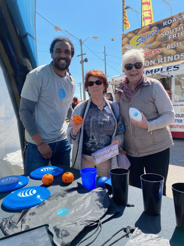 FryeATT's tweet image. At the 🍓Strawberry Festival spreading the word on our Unlimited 55+ Plan! #berryfest20 @FLStrawberryFst @One_FLA @jrluna11 @ItsOnATT @MilagrosMontout @team_oselett