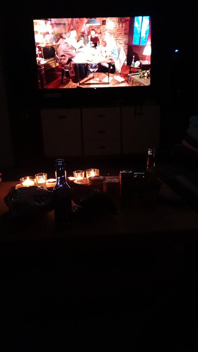 Nochmal fix die letzte Folge wiederholen, bevor es gleich weiter geht 😍
Freue mich auf den Abend! 
<a href="/Bimon/">MON</a> 
<a href="/boedefeld_/">Nils Bomhoff</a> 
<a href="/EtienneToGo/">Etienne Gardé</a> 
<a href="/DerHauge/">Hauke</a> 
#spitzestifte #rbtv