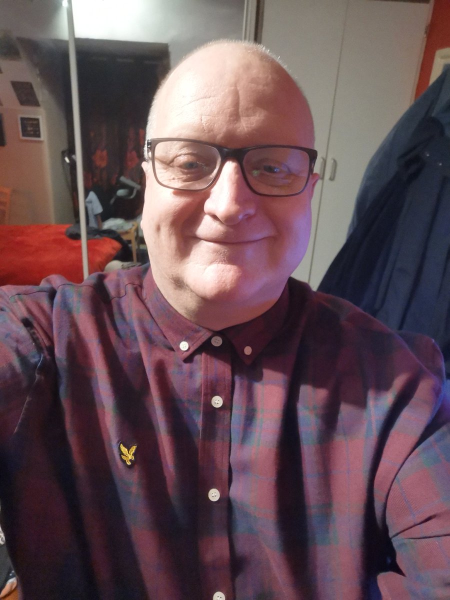 gazeeebo64's tweet photo. Let the shitfacedness commence #topbuttonwanker https://t.co/jhGfMYhcrq
