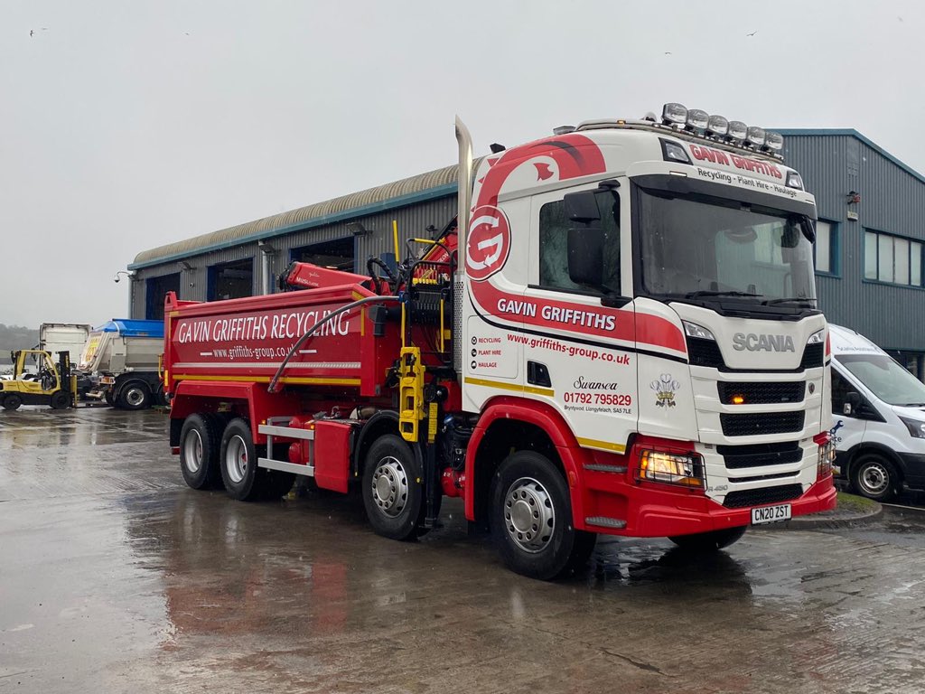 1st wagon  painted in the Newly installed 2nd paint booth at Thompsons Blackburn- looking good <a href="/ScaniaGroup/">Scania Group</a> <a href="/keltruck/">Keltruck Scania</a> <a href="/PJHarris730/">Peter Harris</a> <a href="/ThompsonsTipper/">Scott Burton</a> #newreg #tipper #tidybus
