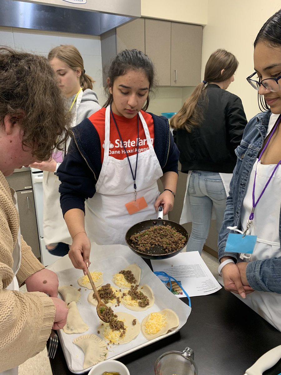 MsAveryFACS's tweet photo. Little empanadas are a tasty South American inspired snack 🌶 #worldfoods #hpsdtigers https://t.co/Xe32om49gA