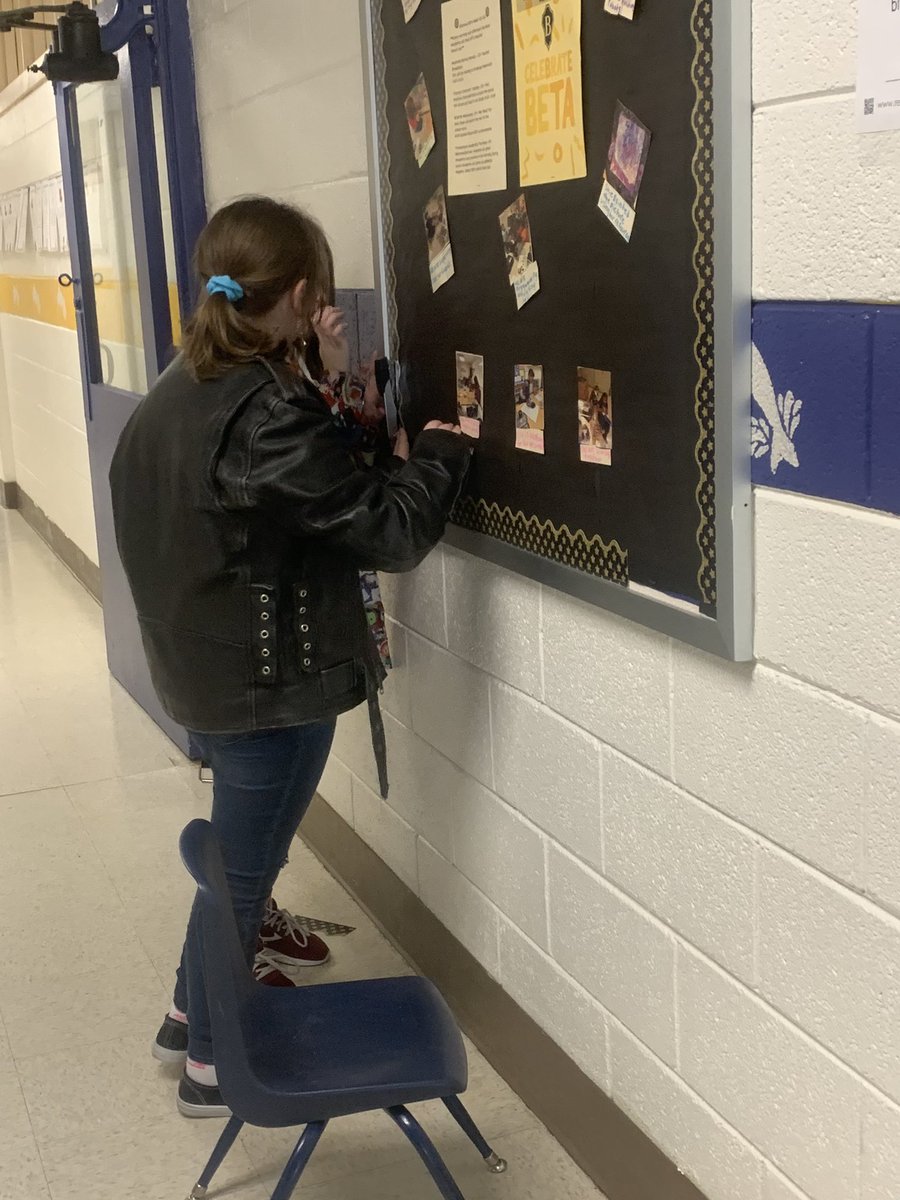 MrsThomasWHES's tweet photo. Students getting ready for national Beta week!! March 2-6!!! @Dolphinville @PrincipalD17 @nationalbeta #dolphinville_SWAG https://t.co/faBBBDwKrK