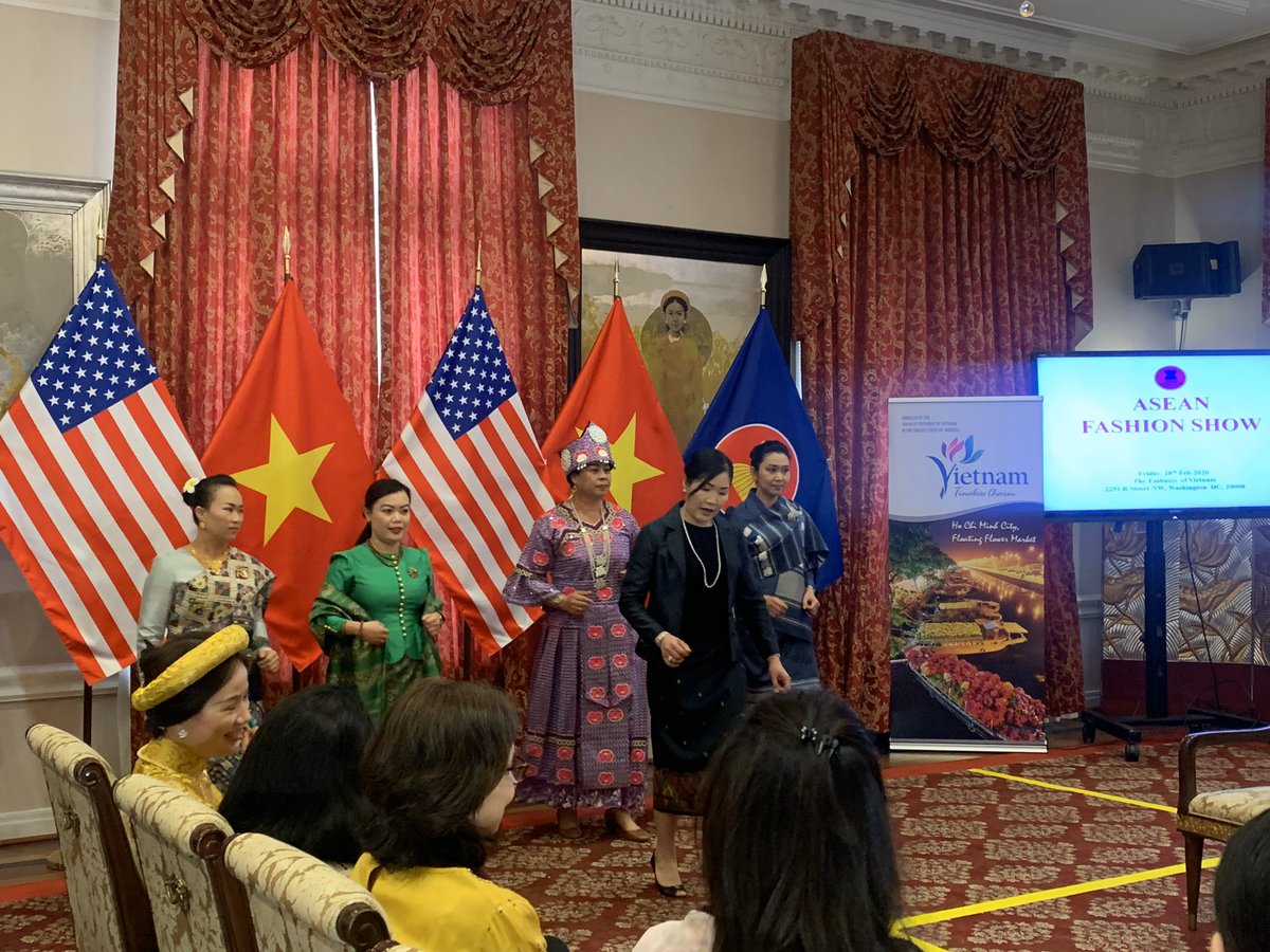 dc_awc's tweet photo. ASEAN ladies sure know how to impress! ASEAN Women’s Circle-DC fashion show featured each member country’s traditional/national attire through catwalk &amp; dance performances. Congratulations everyone for a job well done! #ASEAN #regionalsolidarity https://t.co/ct2on9BSbb