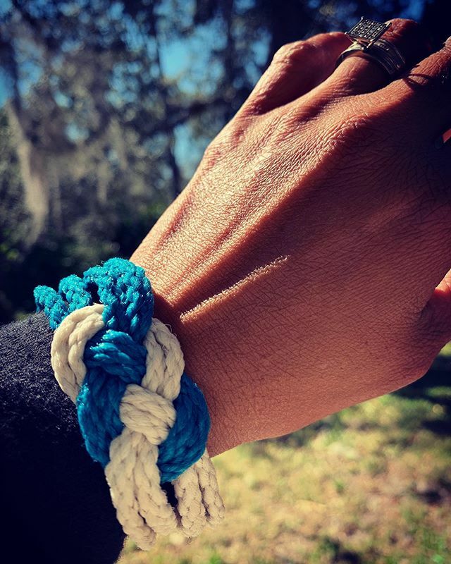 beadneedsfl's tweet image. Spent the morning at a MOPS meeting at church and we made this beautiful bracelet! Now...I’ve never made such a pretty and simple bracelet! I love it and I think I’ll make more soon!!!! What do you think? Click like and let me know if you’d like to see o… ift.tt/39beEwC