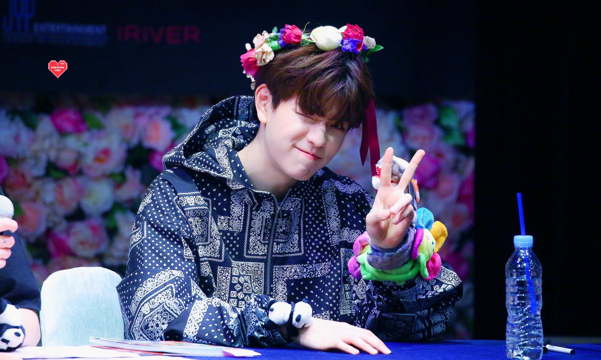 — 200228  ↳ day 59 of 366 [♡]; dear seungmin, today i was out with my best friend and we were having so much fun that i even forgot about my problems that happened the past few days and it made me so happy, so i hope you are resting well, i love you so much sunshine