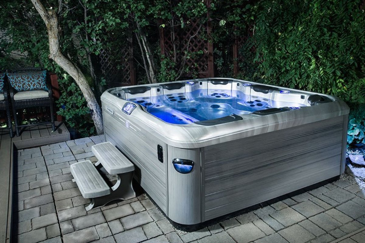 Bullfrog Spas Hot Tubs can be fully customized to ensure your hot tub has the perfect massage settings and design for you and your family.