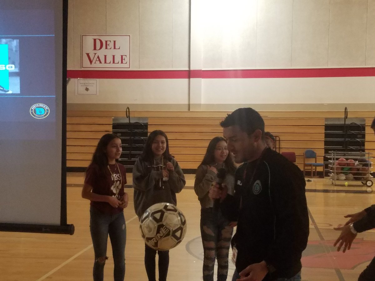 teachonamission's tweet photo. Thank you @AustinBoldFC for speaking and working with our students @DelValleISD @DVISD_DVMS #WritingOurOwnScript #OnAMissionForSuccess https://t.co/aODhwQnLbj