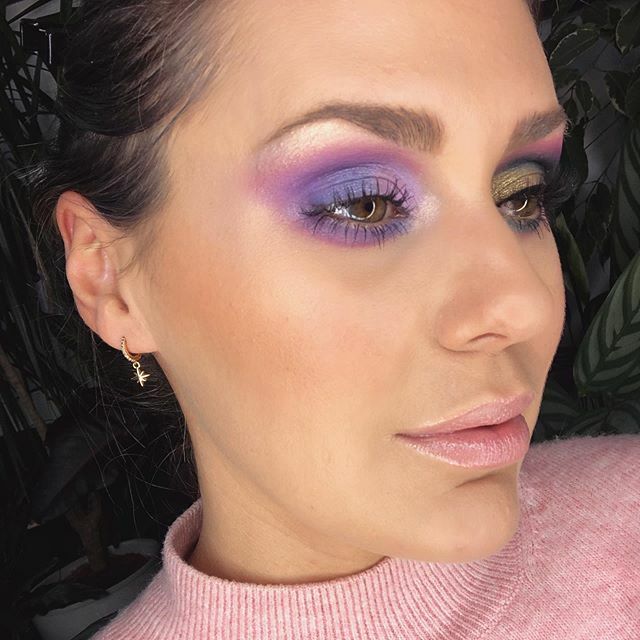 First try mit der neuen @jeffreestarcosmetics #bloodlust Palette. Übrigens meine erste Jeffree Palette! Und ich muss sagen... 😲❤️ meeega! Nächste Woche schaffe ich sicher ein Video mit der neuen Palette. Diesen Sonntag muss ich euch leider vertrösten… ift.tt/2TqTRP4