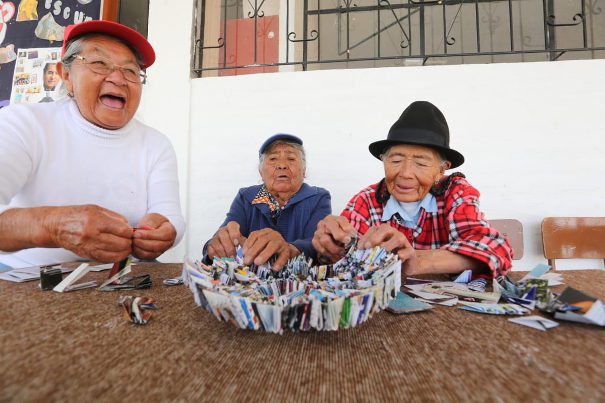 ¡Nuestros viejecitos merecen vivir rodeados de cuidado y afecto! Estamos felices de cumplir hoy 100 mil visitas a adultos mayores con la Misión #MisMejoresAños, que los atiende integralmente. ¡Gracias por toda una vida de trabajo! Necesitamos su sabiduría y consejos.