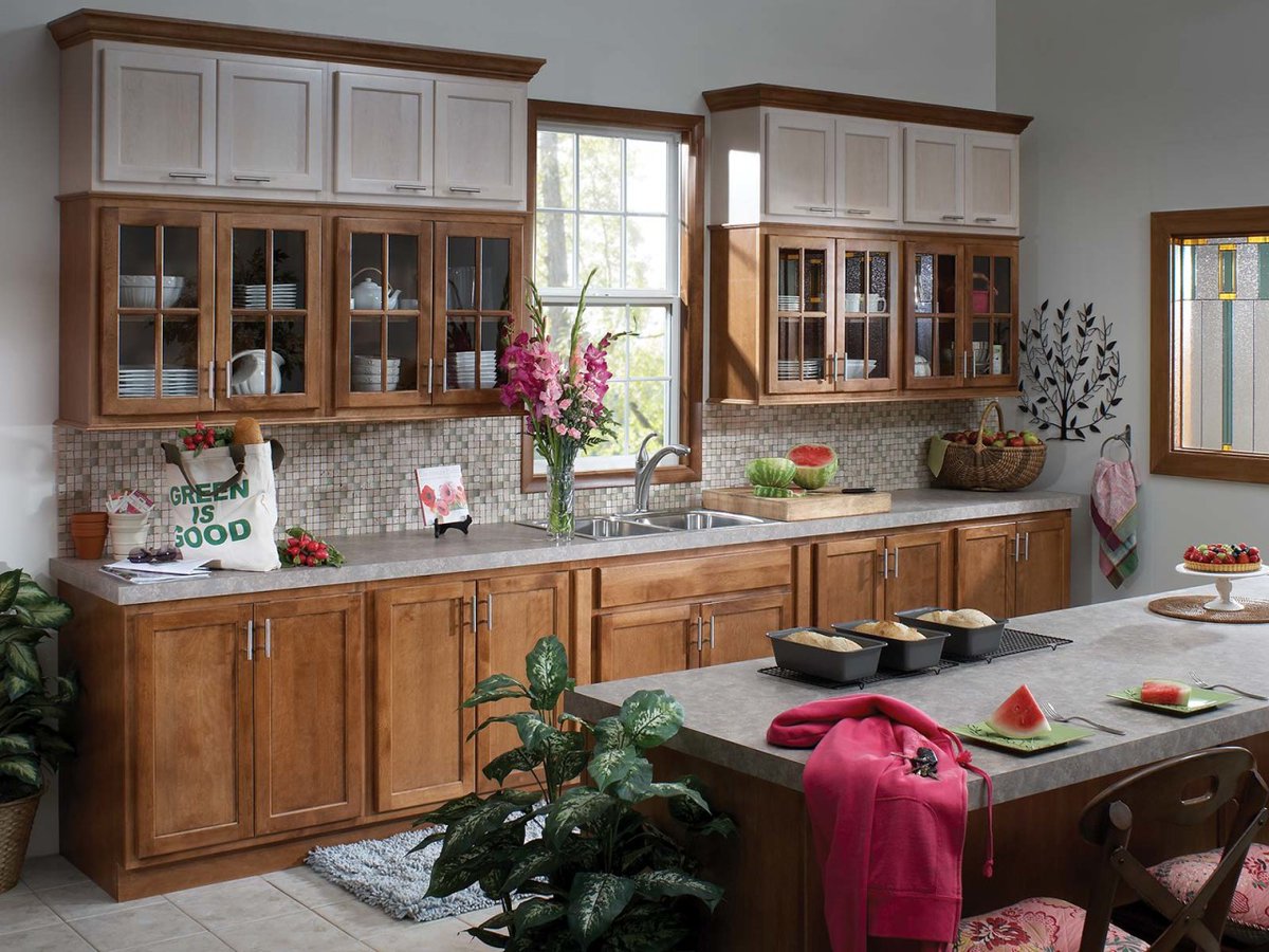 Not to play favorites or anything, but... this Marketplace kitchen in Birch Snowbank/Dawn is definitely one of our favorites! Door style is Logan.
#bertch #bertchcabinets #favoritefriday #americanmade #usa