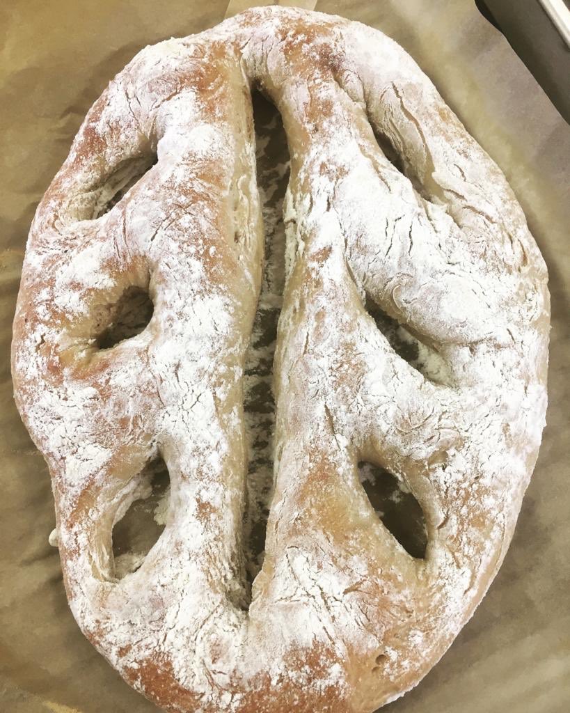SideOven's tweet image. ‘Fougasse’ our NEW bread perfect for year and share and for dipping in oils 😋 this was made in our recent #breadmakingcourse #organicbread #fougasse interested in a course? Visit sideoven.com