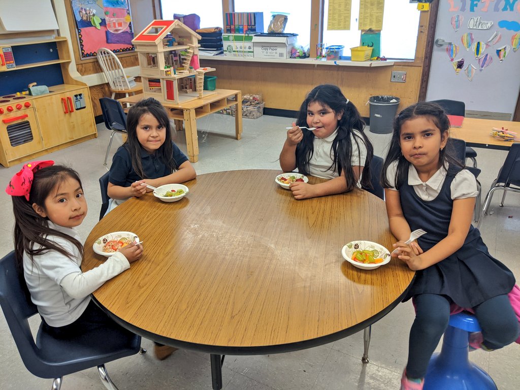 CambridgeASP's tweet photo. We love learning about our harvest of month and getting to cut and prep during cooking! Today our 1st graders made a Fruit Salad Sundae.
#eatcolorfully #strawberries #choosehealthy
@Rosa_MdusdCARES @ejamesrego @CARES_ASP. https://t.co/gvgQAXhGiF